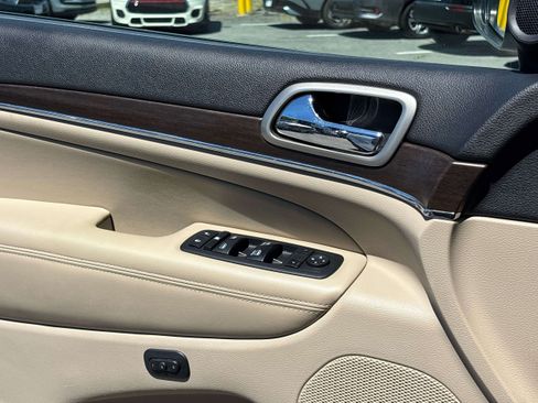 Certified 2017 Jeep Grand Cherokee Limited AWD/4WD image 23