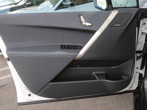 Used 2025 BMW iX xDrive50 image 17