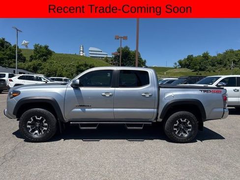 Used 2023 Toyota Tacoma TRD Off-Road AWD/4WD image 3