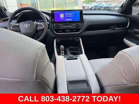 Used 2025 Toyota Grand Highlander AWD Hybrid image 17