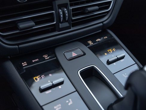 Certified 2026 Porsche Macan AWD/4WD image 26
