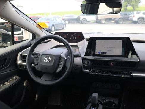 Certified 2025 Toyota Prius LE FWD image 21