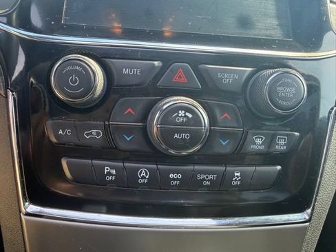 Certified 2022 Jeep Grand Cherokee Laredo X AWD/4WD image 23