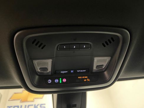 Used 2023 Chevrolet Traverse LT FWD image 48