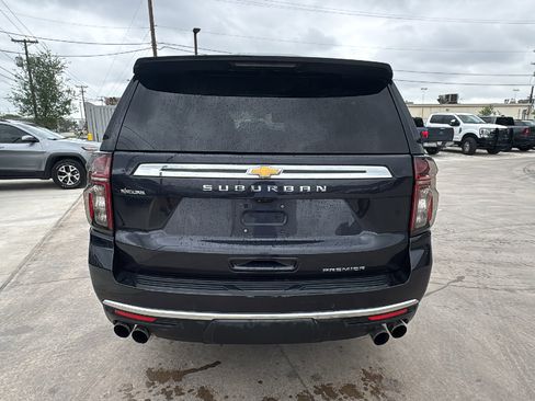 Used 2023 Chevrolet Suburban Premier w/ Premium Package 2 AWD/4WD image 6
