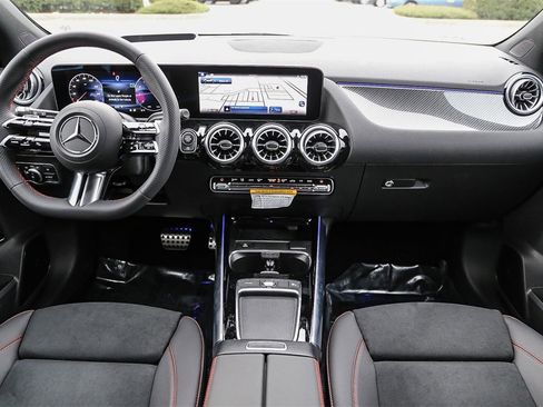 New 2025 Mercedes-Benz GLA 250 4MATIC image 12