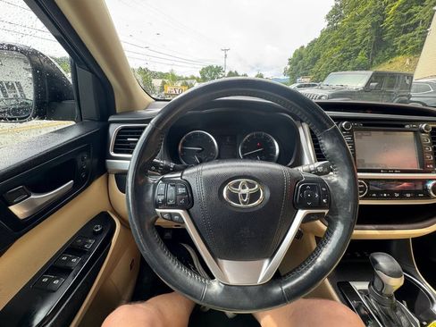 Used 2016 Toyota Highlander Limited Platinum AWD/4WD image 12