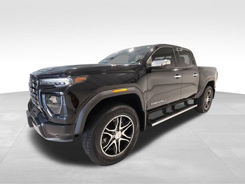 Certified 2023 GMC Canyon Denali w/ Denali Black Edition AWD/4WD image 8