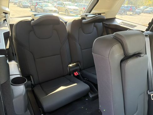 Certified 2025 Volvo XC90 B6 Plus image 22