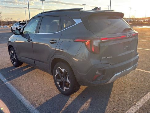 Used 2024 Kia Seltos EX image 3