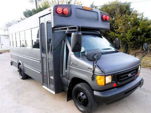 Used 2003 Ford E-450 and Econoline 450 Super Duty image 3