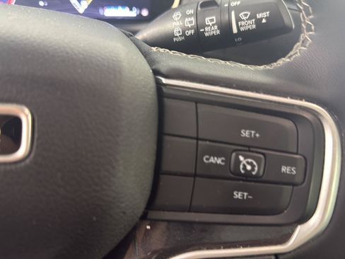 Used 2024 Jeep Wagoneer 4WD w/ Premium Group I image 15