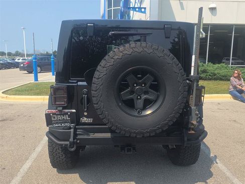Used 2016 Jeep Wrangler Unlimited Rubicon w/ Connectivity Group AWD/4WD image 12