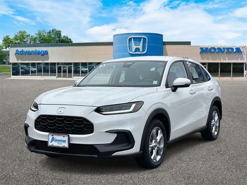 Used 2023 Honda HR-V LX image 2