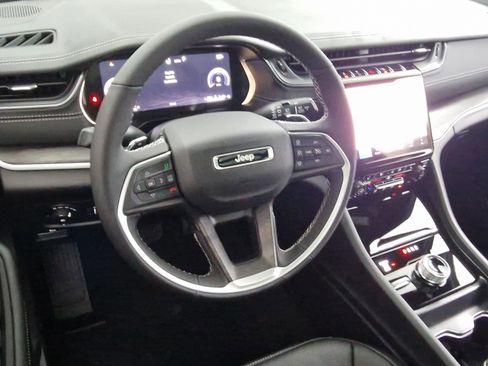 New 2025 Jeep Grand Cherokee L Limited w/ Luxury Tech Group II image 15