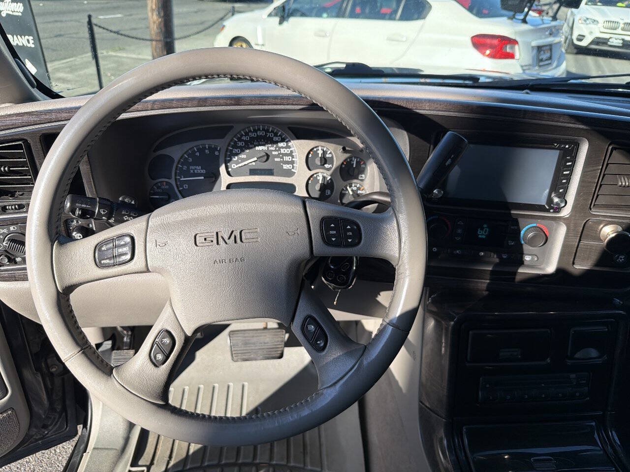 Used 2004 GMC Yukon XL Denali AWD/4WD image 31