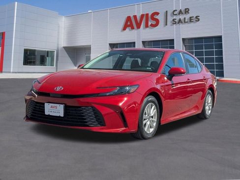 Used 2025 Toyota Camry LE image 1