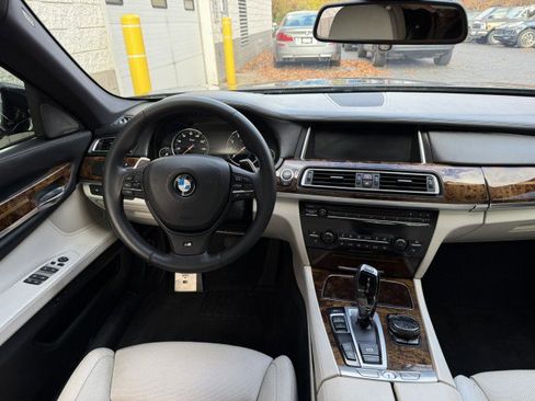 Used 2014 BMW 750Li image 23