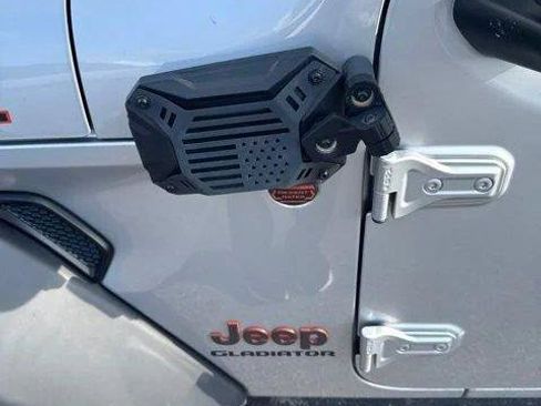 Used 2022 Jeep Gladiator Mojave w/ Cold Weather Group AWD/4WD image 4