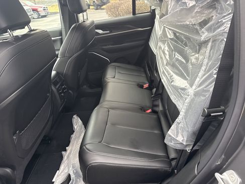 New 2026 Jeep Grand Cherokee Limited image 13