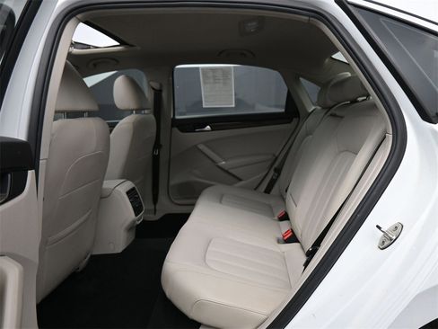 Used 2020 Volkswagen Passat 2.0T SEL image 16