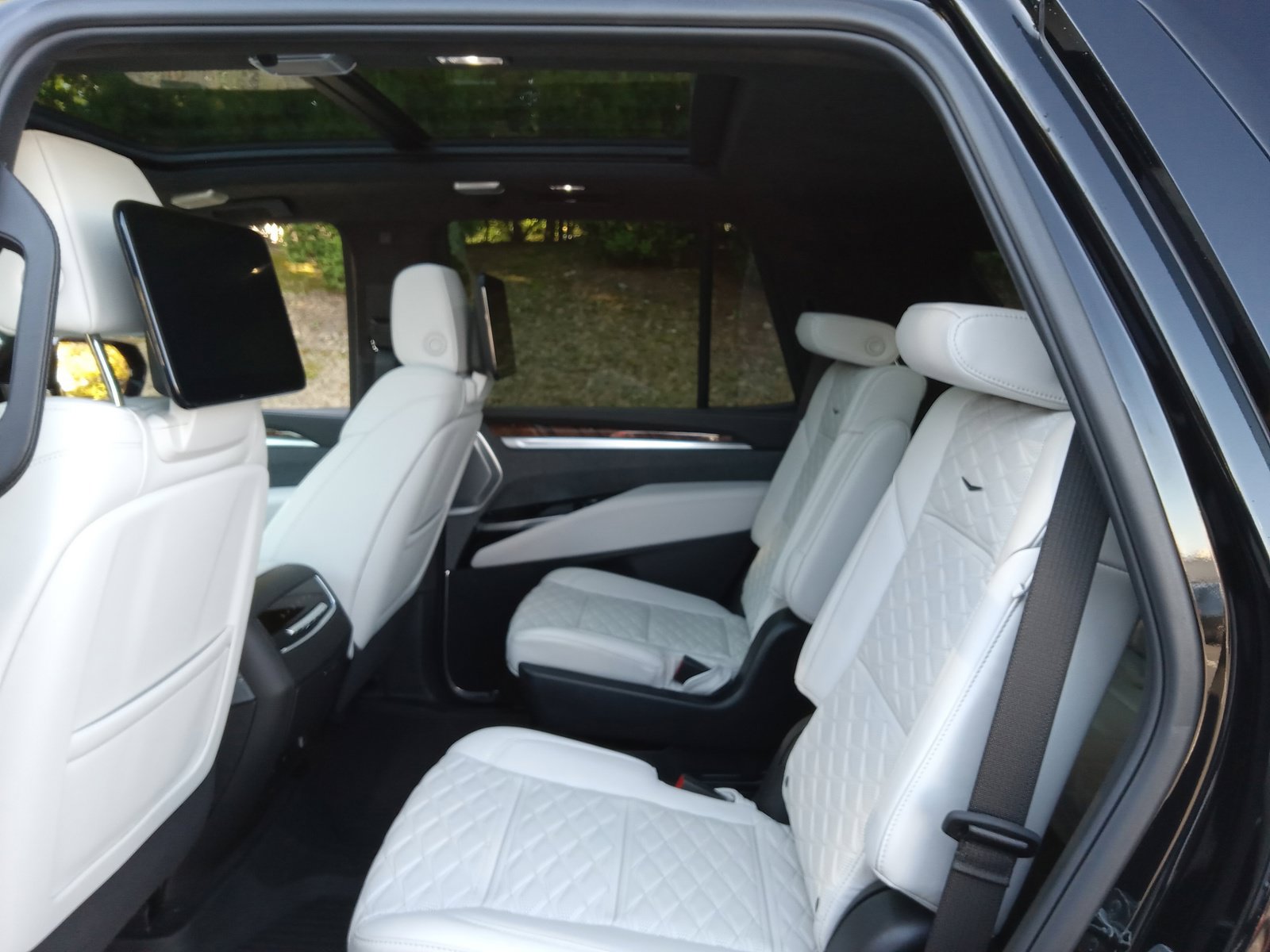 Used 2026 Cadillac Escalade Platinum Sport w/ LPO, ONYX Package AWD/4WD image 24