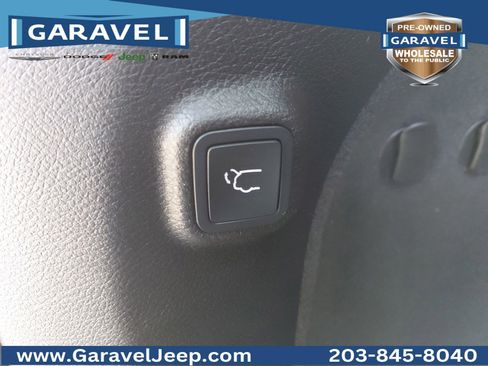 Used 2019 Jeep Cherokee Overland AWD/4WD image 25
