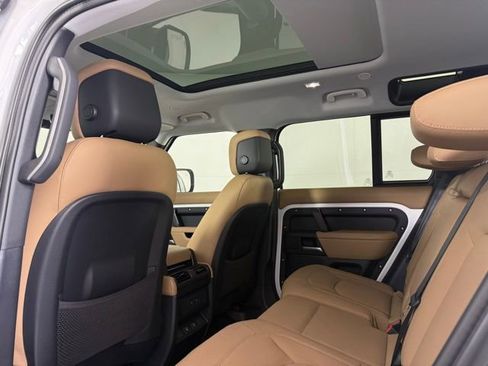 Used 2025 Land Rover Defender 110 S image 22