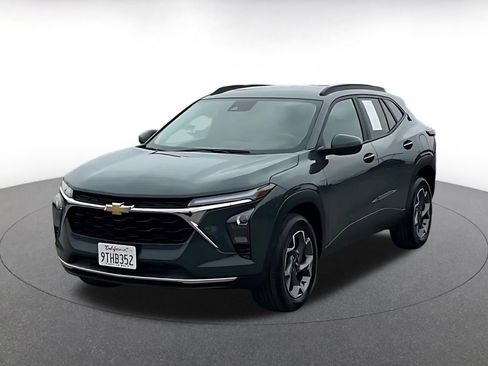 Used 2025 Chevrolet Trax LT image 7