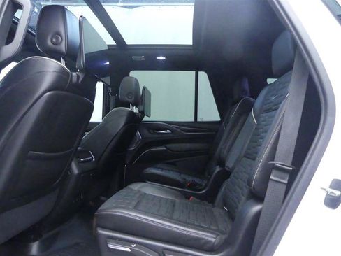 Used 2021 Cadillac Escalade Premium Luxury Platinum AWD/4WD image 2