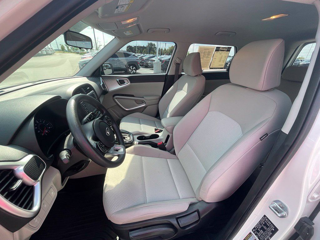Used 2020 Kia Soul LX FWD image 19