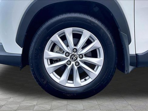 Certified 2023 Toyota Corolla Cross LE w/ Moonroof Package FWD image 11