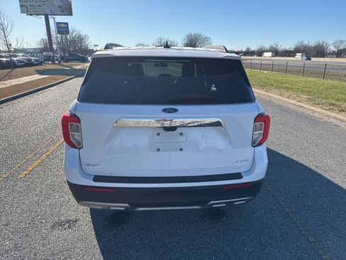 Used 2024 Ford Explorer XLT w/ Equipment Group 202A image 4