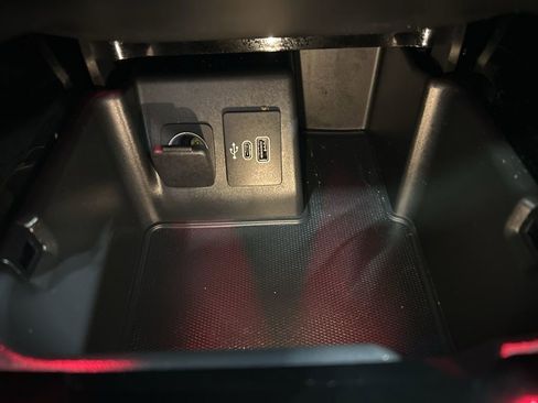 Used 2025 Ford Explorer Platinum w/ Ultimate Package image 27