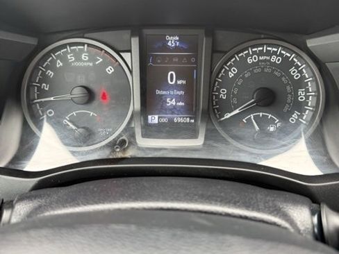 Used 2018 Toyota Tacoma SR5 image 21