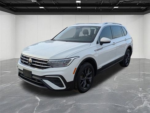 Used 2022 Volkswagen Tiguan SE image 1