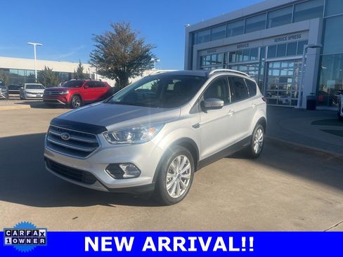Used 2017 Ford Escape Titanium image 3