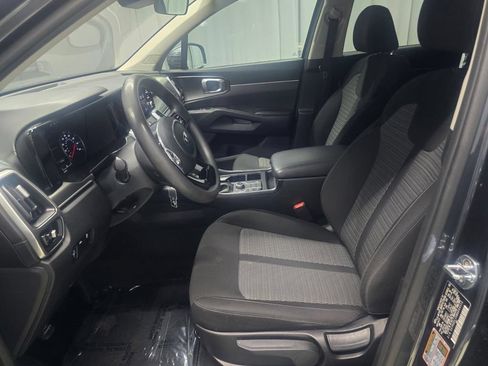 Used 2021 Kia Sorento LX AWD/4WD image 6