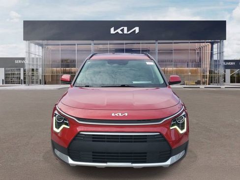Used 2023 Kia Niro LX FWD image 2