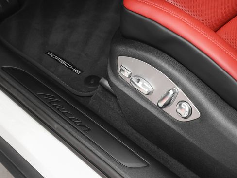 Certified 2026 Porsche Macan AWD/4WD image 25