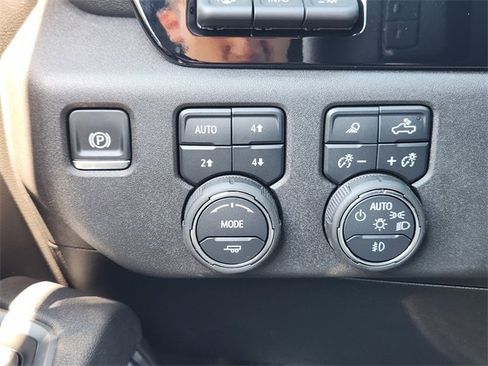 Certified 2025 Chevrolet Silverado 1500 High Country w/ Technology Package image 22