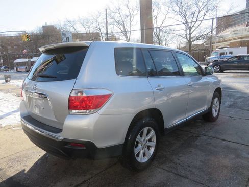 Used 2012 Toyota Highlander Base 4dr SUV (2.7L l4) image 4