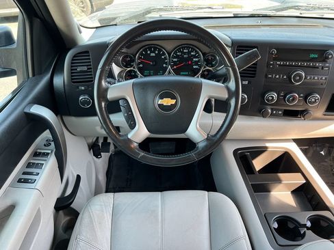Used 2011 Chevrolet Silverado 2500 LT AWD/4WD image 12