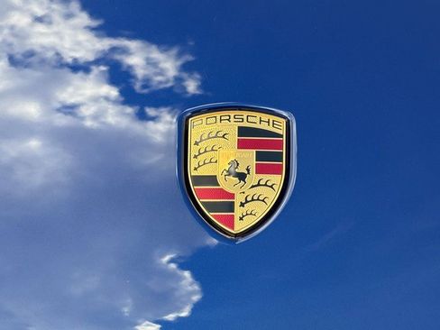 Certified 2025 Porsche Macan image 28