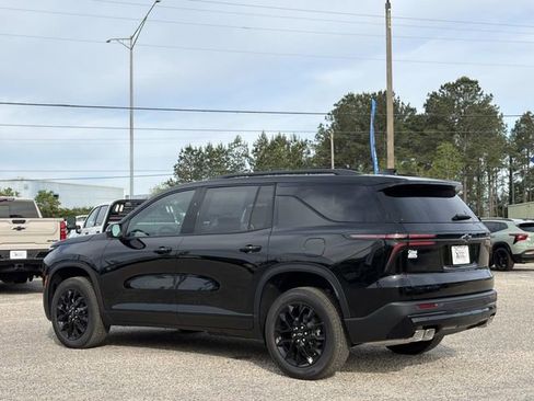 New 2026 Chevrolet Traverse LT w/ Midnight/Sport Edition FWD image 12