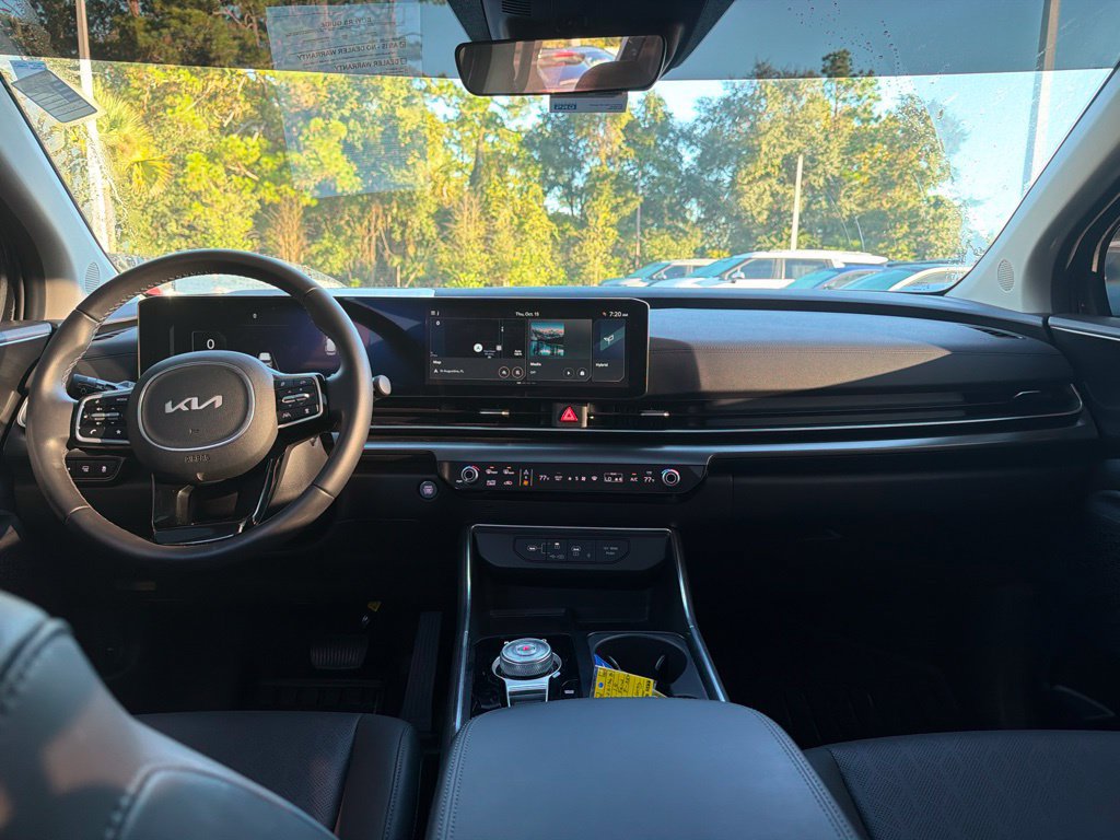 Certified 2025 Kia Carnival SX w/ SX Dark Edition Package FWD image 25