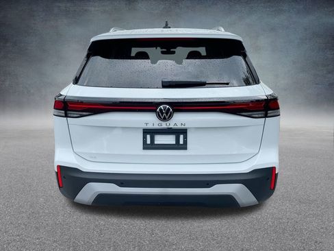 New 2025 Volkswagen Tiguan SE image 30