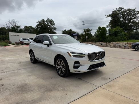 Certified 2023 Volvo XC60 B5 Plus AWD/4WD image 7