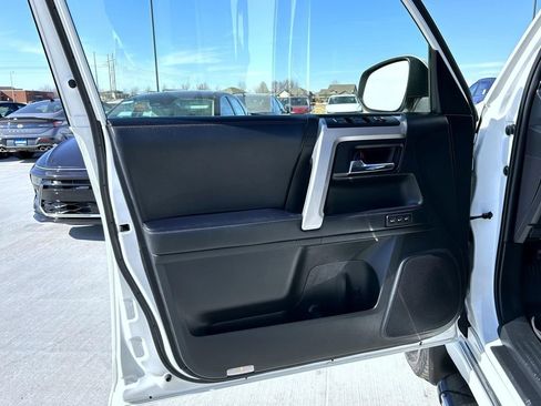 Used 2021 Toyota 4Runner Limited AWD/4WD image 9