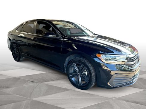 Used 2022 Volkswagen Jetta SE FWD image 2
